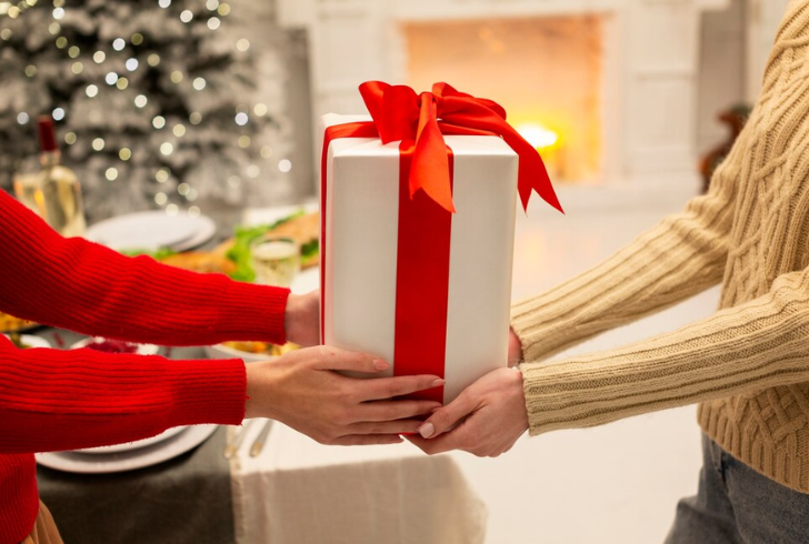 How to Tie a Bow for Presents – A Step-by-Step Guide